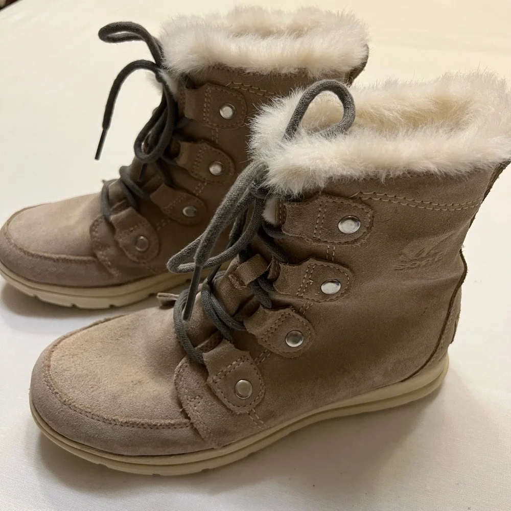 Sorel Explorer Boots Gray Suede w/ White Faux‎ Fur Size 7.5